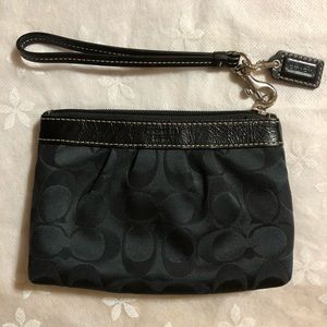 Black Coach Wristlet 🖤